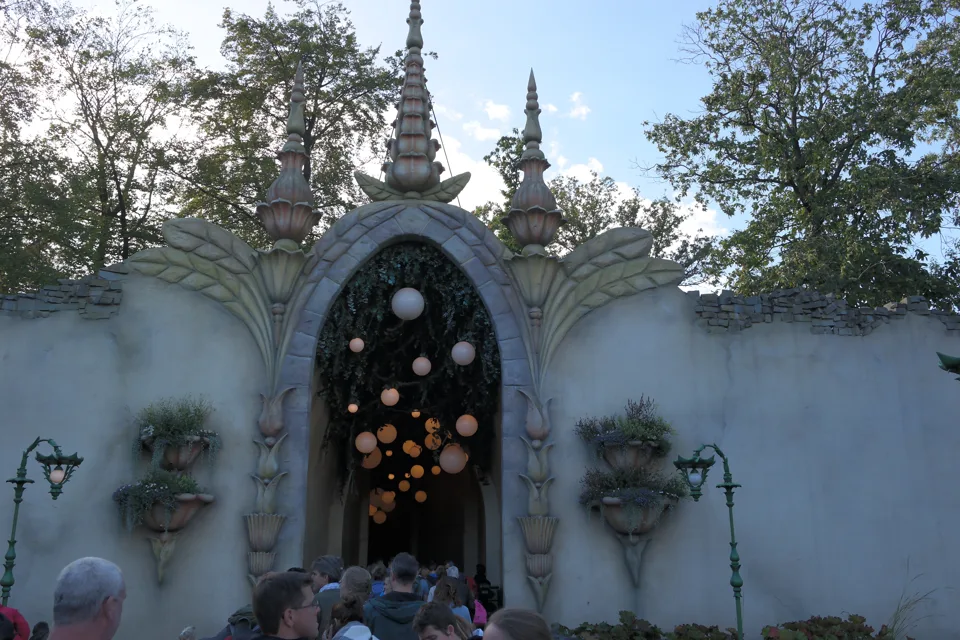 De entree van Droomvlucht in de Efteling